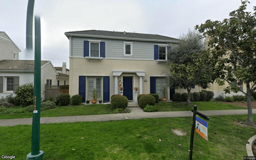 Lo que Coral compró por $1,850,000 en Sea Street: una casa en el condado de Alameda