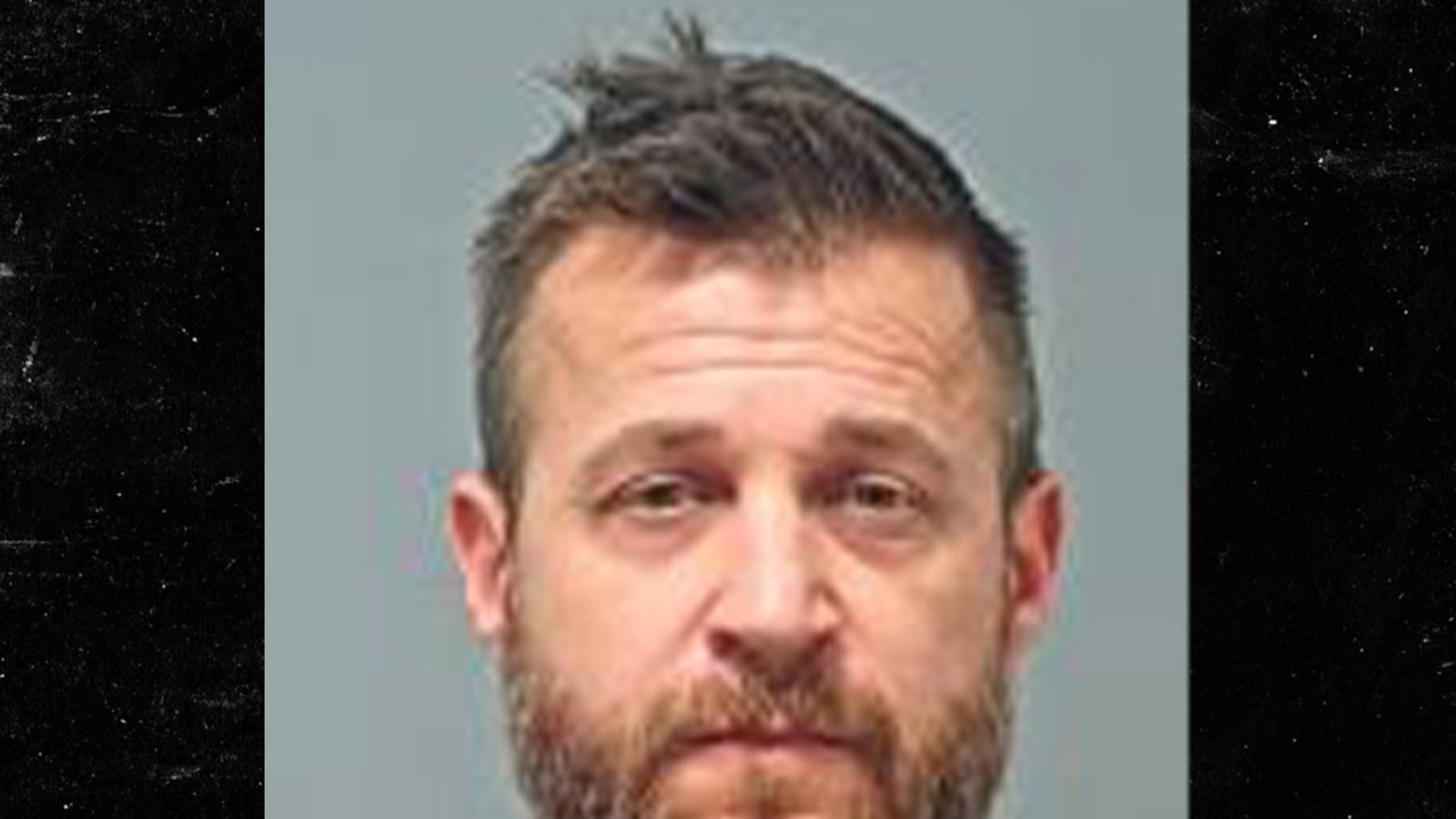 Ex estrella de reality arrestada por delitos sexuales contra niños y animales