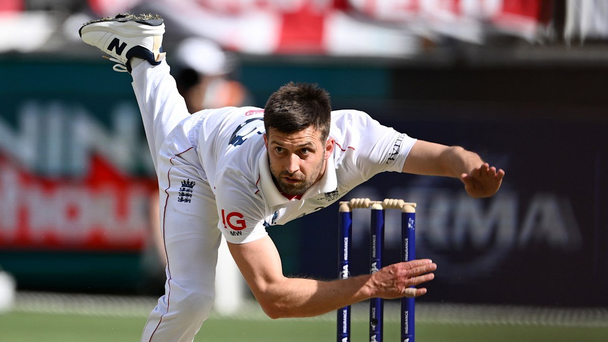 Steve Harmison intervino para gestionar a Mark Wood, afectado por una lesión