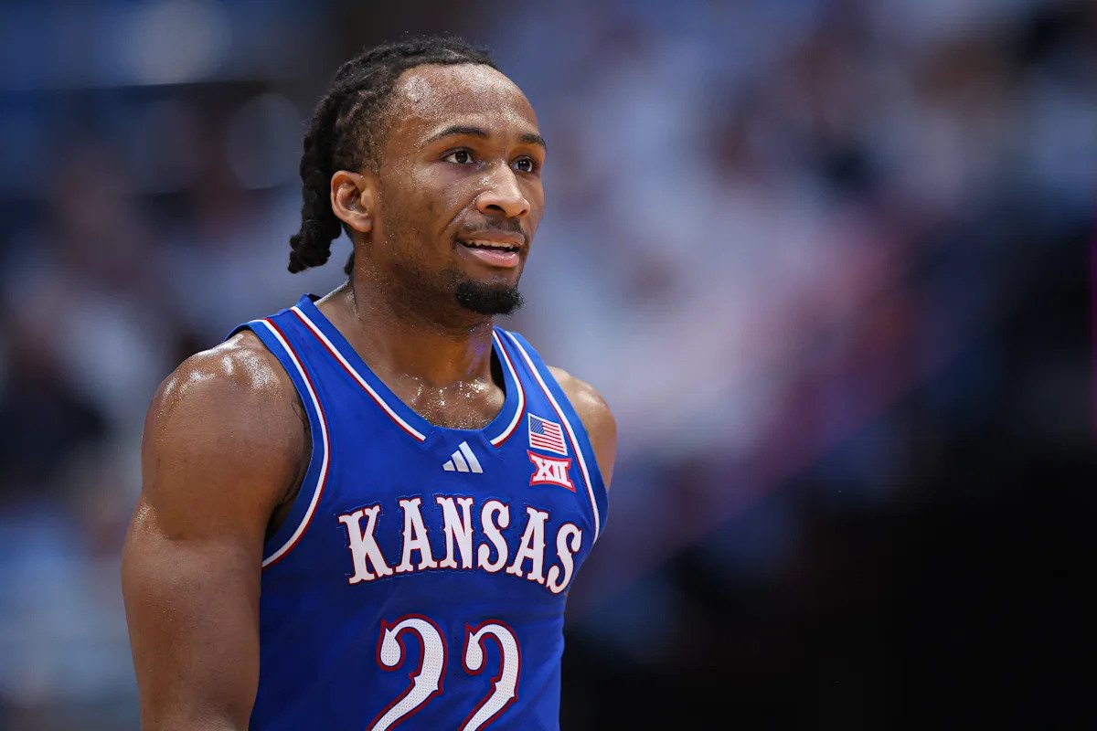 Darin Peterson de Kansas no jugará contra el No. 5 UConn, perdiéndose el séptimo juego consecutivo por una lesión en el tendón de la corva