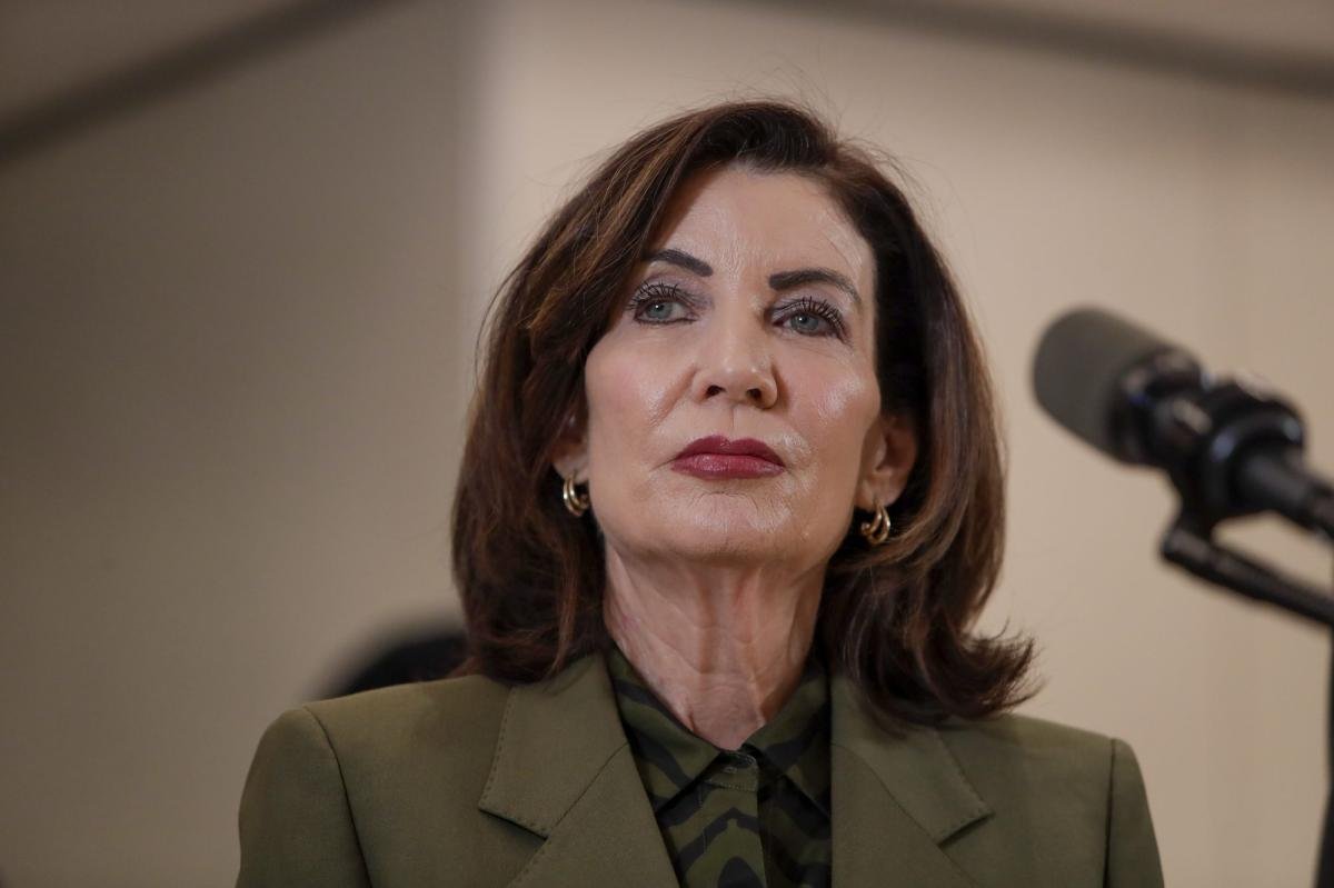 Mientras los legisladores regresan a Albany, espere que Hochul se postule por la izquierda