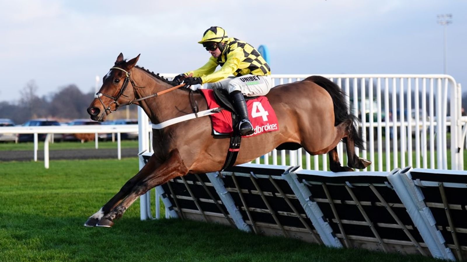Kempton: Sir Gino afirma el resurgimiento de Christmas Hurdle Racing News