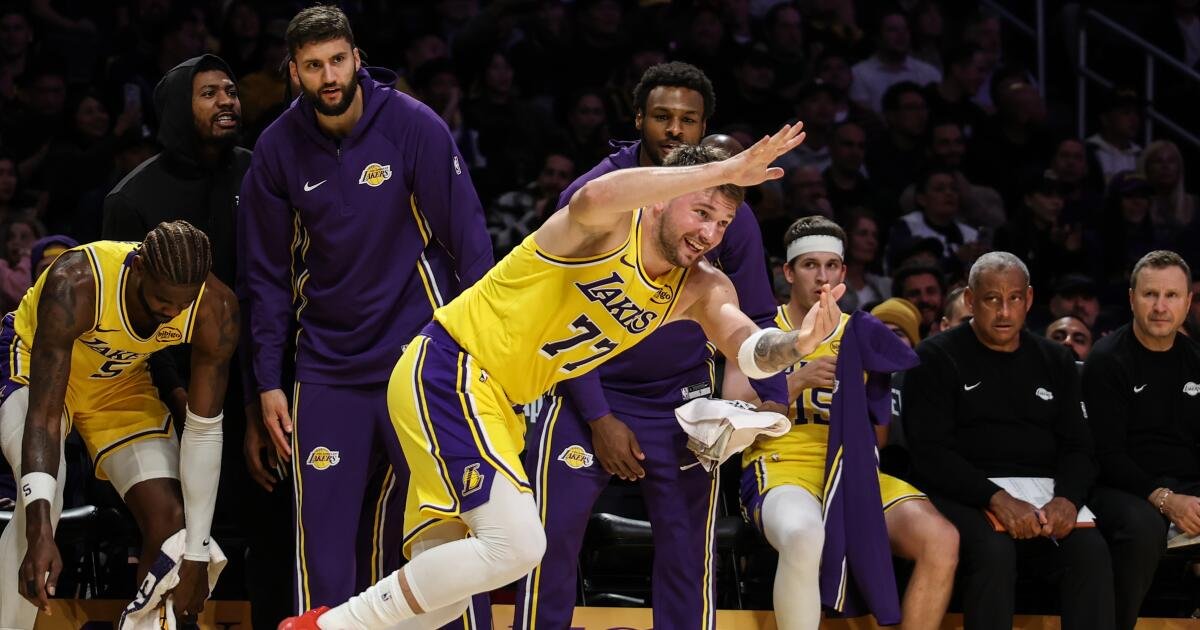 Luka Doncic y Austin Reaves de los Lakers lamentaron sus problemas de pérdida de balón