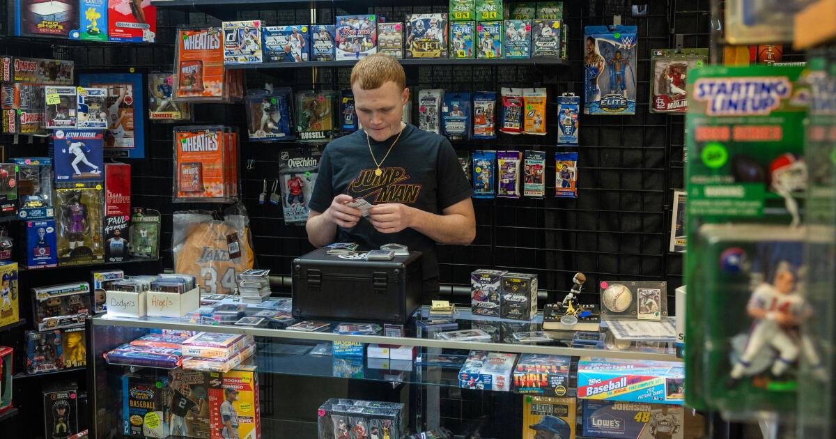 «Como sacar un billete de lotería». Por qué los coleccionistas de recuerdos persiguen las tarjetas