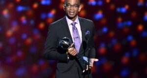 El documental de Stuart Scott reflexiona sobre la tenacidad y el legado del comentarista deportivo