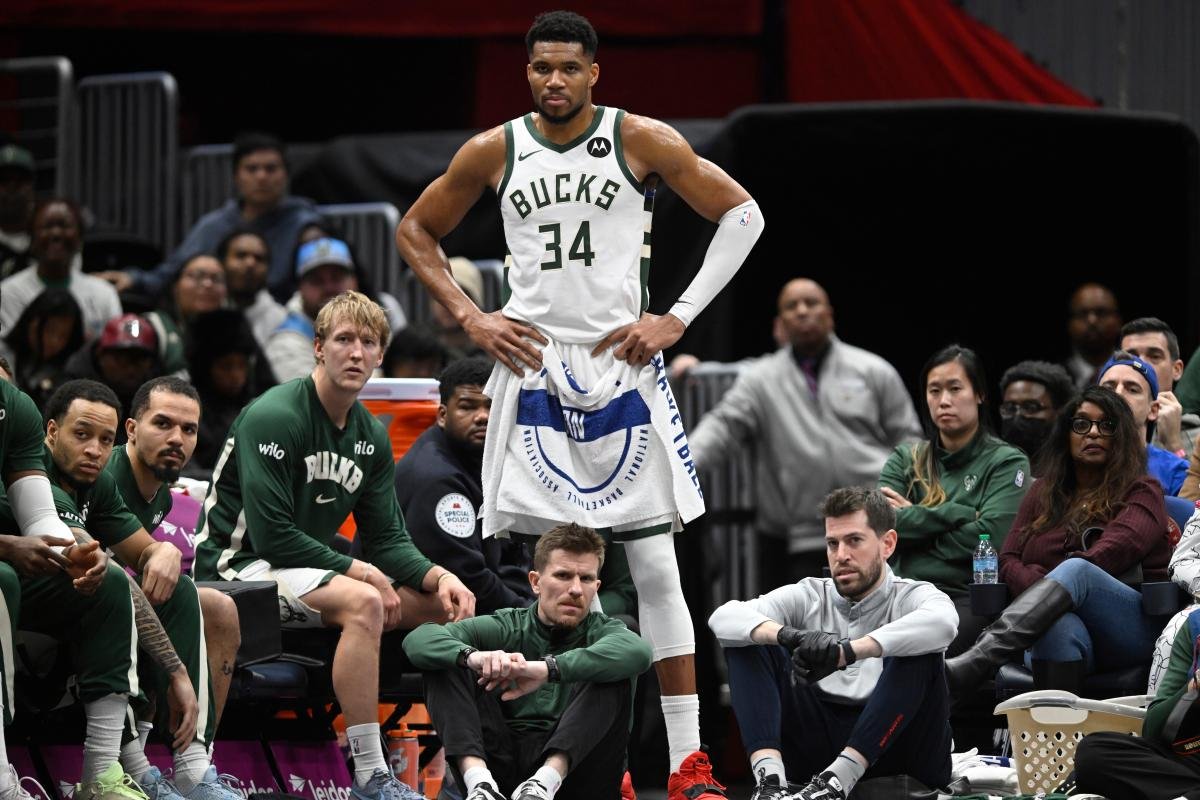 Giannis Antetokounmpo se reunió con sus compañeros de los Bucks sobre los rumores de intercambio