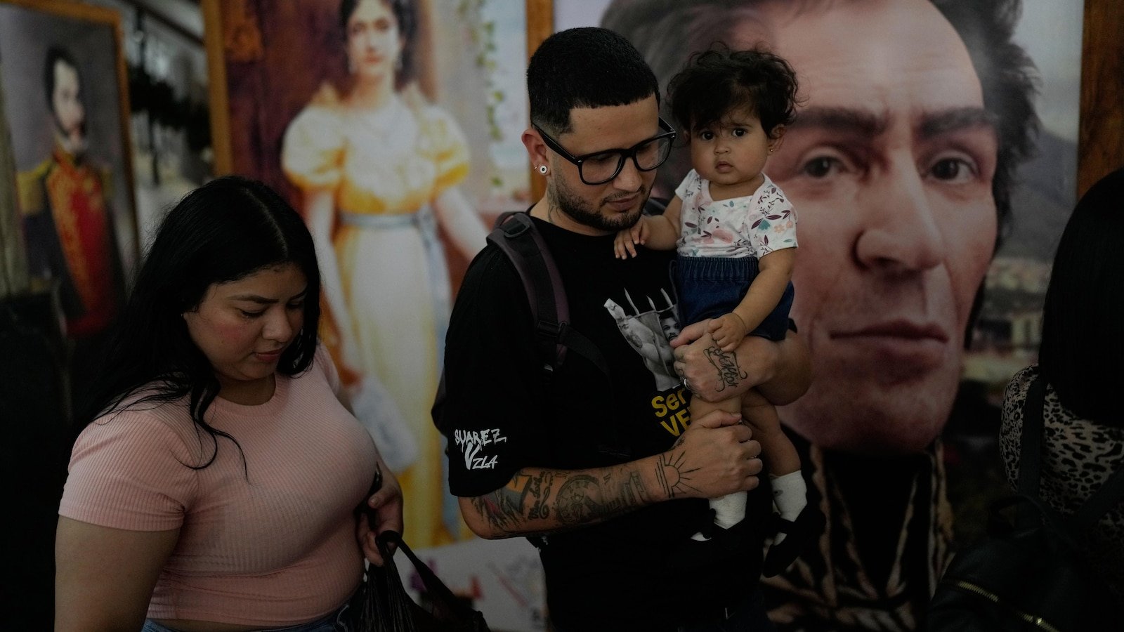 Migrantes venezolanos enviados a El Salvador exigen justicia tras fallo de juez estadounidense