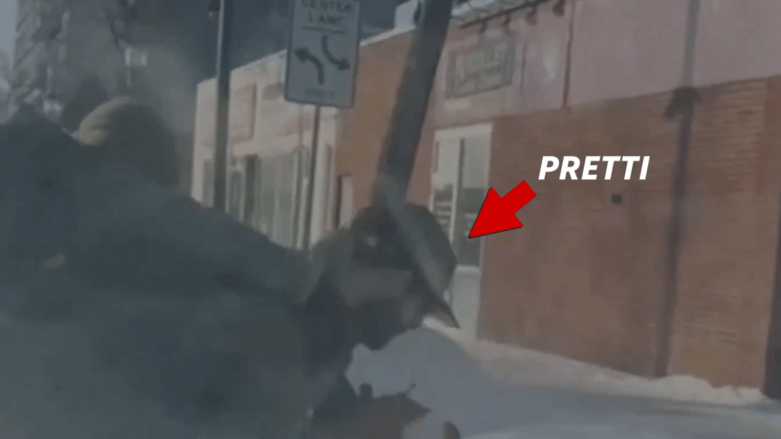 Un nuevo vídeo en primer plano muestra los momentos antes de que Alex Pretty fuera asesinado a tiros