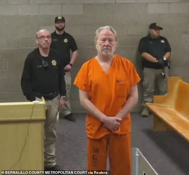 Dentro del juicio ‘estancado’ de Timothy Busfield: afirmaciones policiales explosivas sobre cómo mantuvieron a la estrella de Warner Bros sin esposar