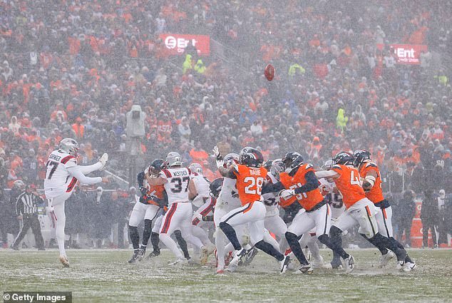 Fanáticos furiosos de la NFL critican a CBS por ‘arruinar’ el juego Patriots-Broncos con una decisión controvertida