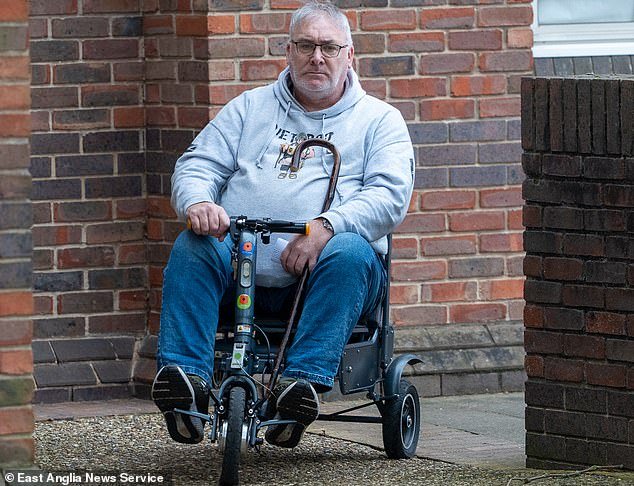 Un exsoldado de 55 años le robó £28.000 a su anciana madre y las gastó en Lego