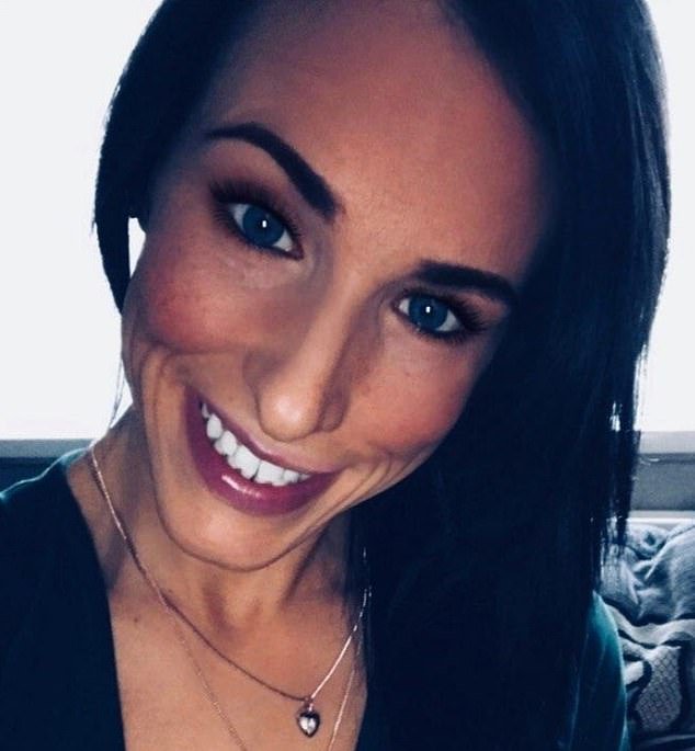 Un joven fue detenido después de que una mujer muriera tras recibir un puñetazo en la cara en un ataque a un bar