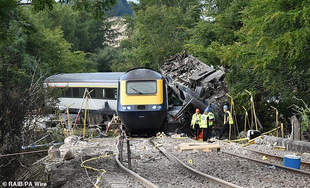 Descarrilamiento de tren en Stonehaven mata a tres personas y deja heridos «irrecuperables», investigación