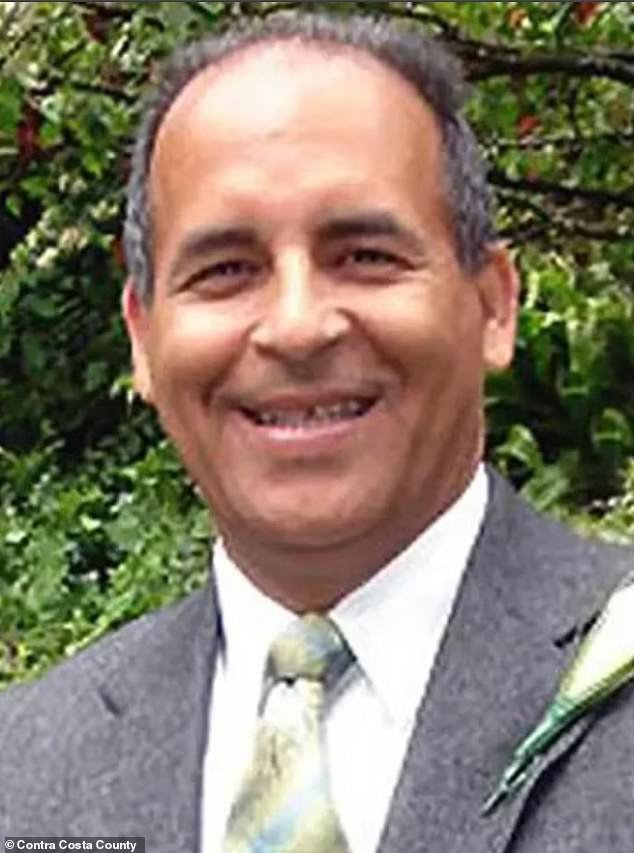 Un excandidato a la alcaldía ha sido acusado de asesinar a su esposa y filmarla como un suicidio