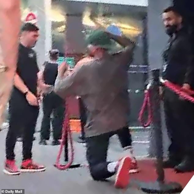 La historia completa del fin de semana salvaje de Nick Kyrgios antes del colapso del Abierto de Australia: la estrella del tenis fue invitada a salir de un club nocturno de Melbourne a las 7 a. m., se burló del Primer Ministro y fue maltratada por amigos… antes de volver a hacerlo al día siguiente.