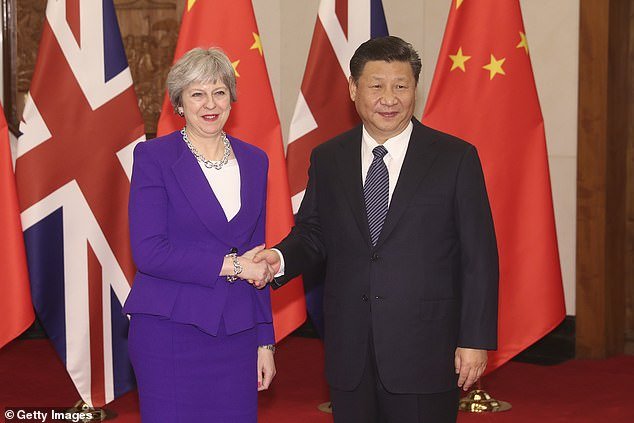 Jason Groves: Cuando Stormer visitó China, cómo le dijeron a Theresa May que se vistiera debajo de las sábanas cuando estaba en Beijing para que los espías locales no pudieran filmarla desnuda.