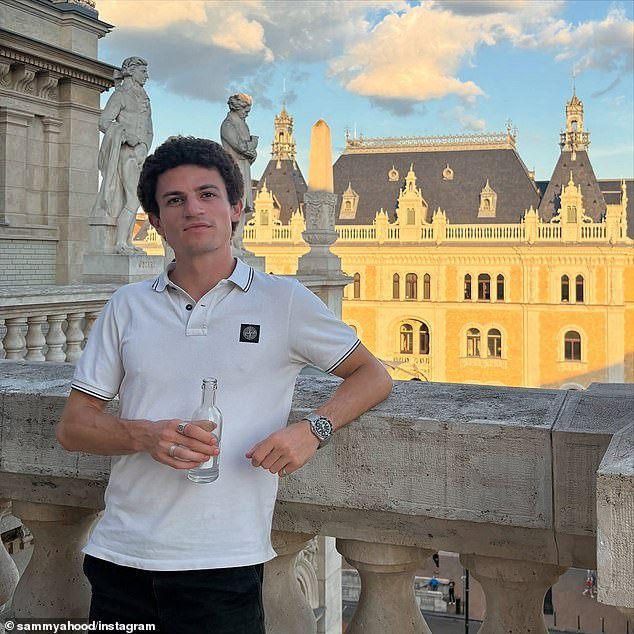 Tony Burke ha sido criticado después de que el influencer judío Sammy Yahud cancelara su visa apenas unas horas antes de su vuelo a Australia.