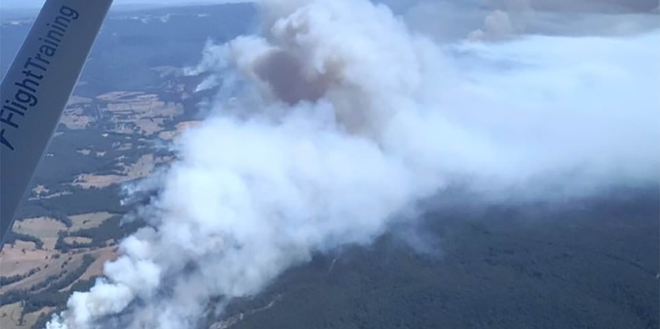Actualizaciones en vivo sobre los incendios forestales de Victoria: casas destruidas mientras incendios devastadores arrasan un punto turístico icónico de Australia, las temperaturas alcanzarán los 50 ° C hoy, y los expertos advierten: «Solo va a empeorar»