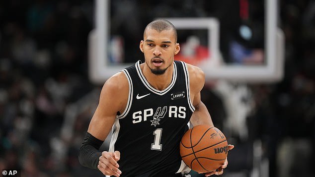 La superestrella de la NBA Victor Wembanyama critica a ICE por el ‘asesinato de civiles’ en Minneapolis: ‘¡Estoy aterrorizado!’