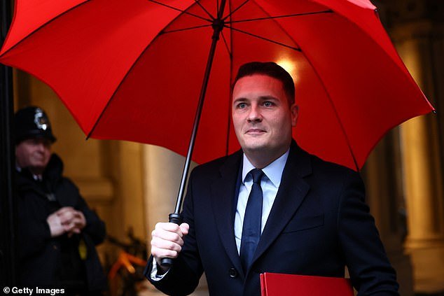 Streeting dijo que el NHS quería que los hombres fueran examinados para detectar cáncer de próstata después de que las organizaciones benéficas dijeran que salvaría miles de vidas, pero el secretario de salud prometió dejarse «guiar por la evidencia».