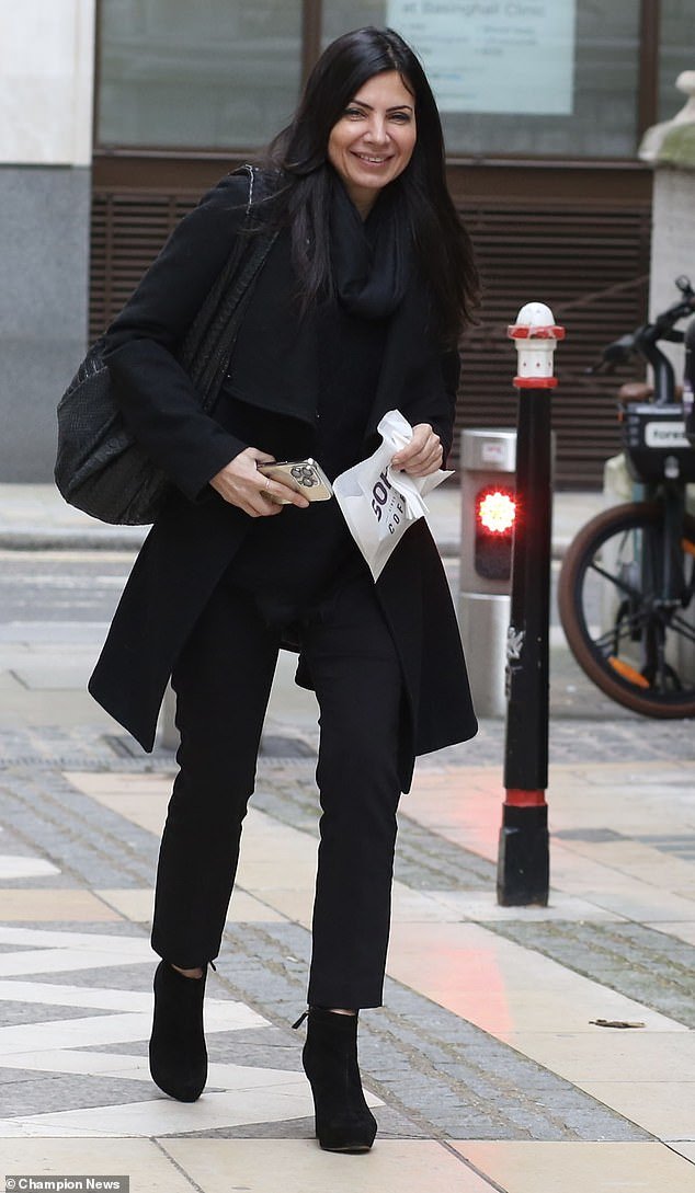 La ex banquera de Goldman Sachs ha sido demandada por 100.000 libras esterlinas por su vecino millonario de Knightsbridge.