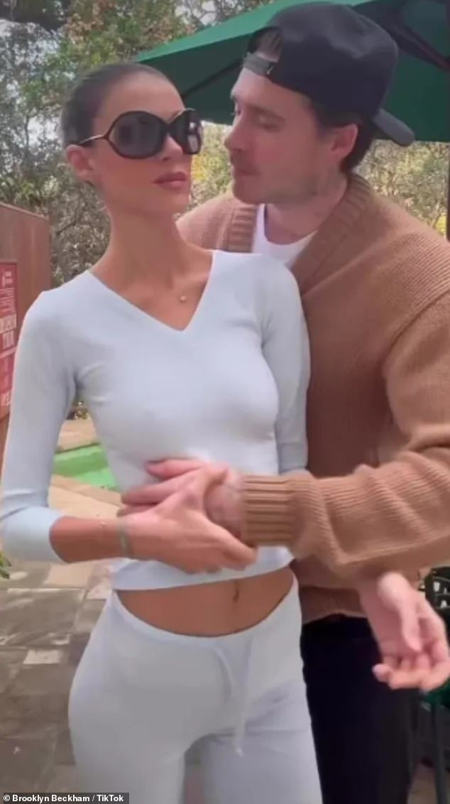 Brooklyn Beckham y Nicola Peltz llegan al hotel favorito de Harry y Meghan en medio de conversaciones para un libro revelador