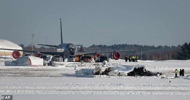 Finalmente se retiraron los cuerpos de un avión privado cuatro días después de que se estrellara en un aeropuerto helado de Maine, matando a cinco personas, incluido un destacado abogado.