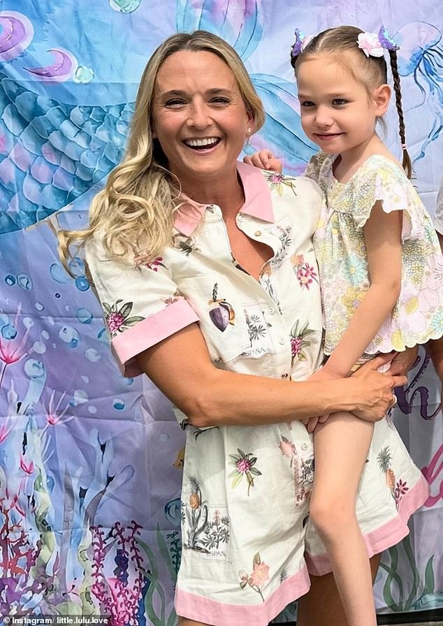 Tragedia cuando la pequeña Lulu, de 6 años, muere debido a una condición devastadora: sus padres afectados envían un mensaje desgarrador que todo padre necesita escuchar