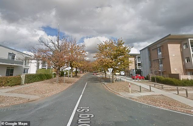 Mujer de Canberra ‘agarra al bebé del cochecito antes de tirarlo al suelo’ en un horrible ataque a la luz del día