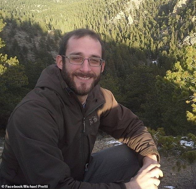 La familia de Alex Pretti contrató al ex fiscal que ayudó en el asesinato de George Floyd, Derek Chauvin, en un nuevo video que muestra a la fallecida enfermera atacando a la policía.