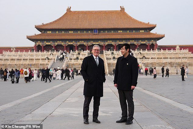El desaire de Keir en la Ciudad Prohibida: guía turístico y turista obligados a hablar con un hombre… después de que Trump se reuniera personalmente con Xi Jinping