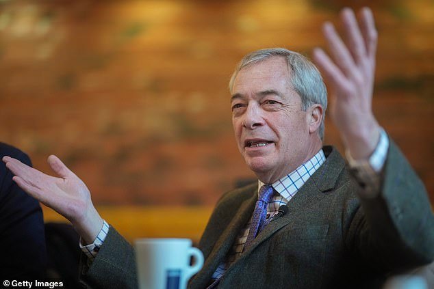 El ministro de Trabajo dice que Nigel Farage es racista por expresar su preocupación por los barberos turcos