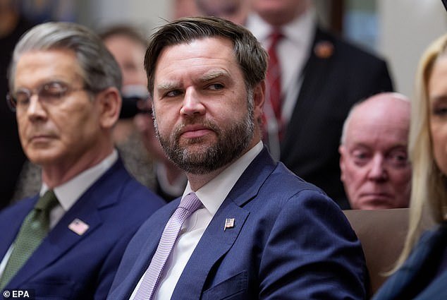 JD Vance fue acusado de mentir por un delito grave en Minneapolis