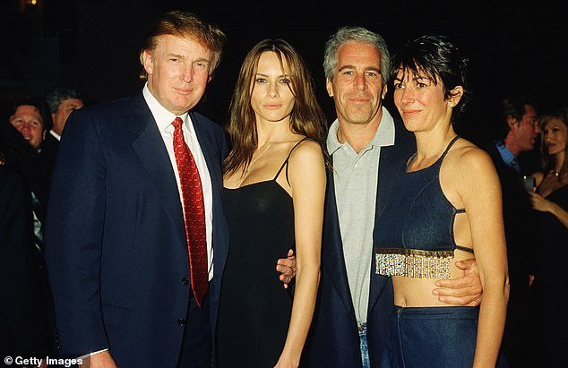 La íntima nota de ‘amor’ de Melania a Ghislaine Maxwell enterrada en la explosiva publicación de los archivos de Epstein