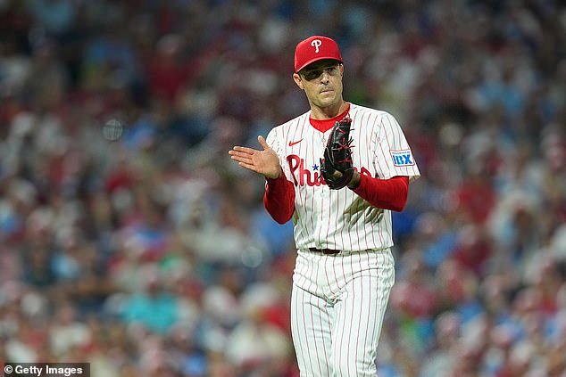El ganador de la Serie Mundial de los Yankees, David Robertson, se retiró después de una carrera de béisbol de 17 años con ocho equipos.