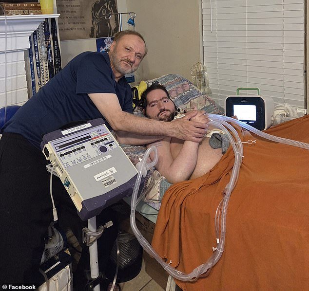 Un hombre discapacitado de 30 años muere después de que ICE detuviera a su padre cuidador