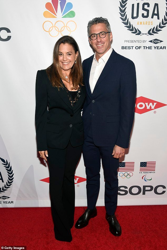 Los nuevos archivos de Epstein publicados por el Departamento de Justicia incluyen mensajes muy coquetos a la presidenta de los Juegos Olímpicos de Los Ángeles, Ghislaine Maxwell, mientras su esposa estaba embarazada.