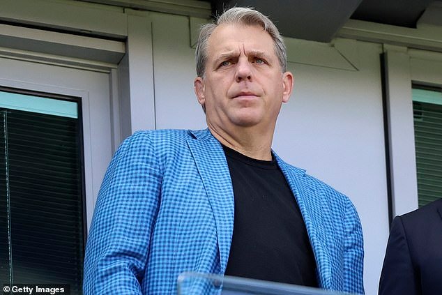 Jeffrey Epstein celebró una reunión de negocios con el copropietario de Chelsea, Todd Boehly, después de la primera condena de un financiero pedófilo por delitos sexuales, el Departamento de Justicia revela correos electrónicos