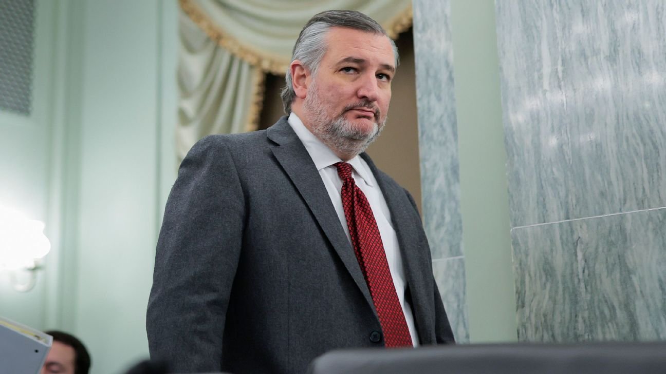 El senador Ted Cruz está en contra de la idea de tratar a los deportistas universitarios como empleados