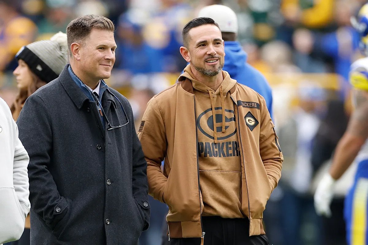 El entrenador en jefe de los Packers Matt LaFleur y el gerente general Brian Gutekunst anuncian oficialmente extensiones de contrato