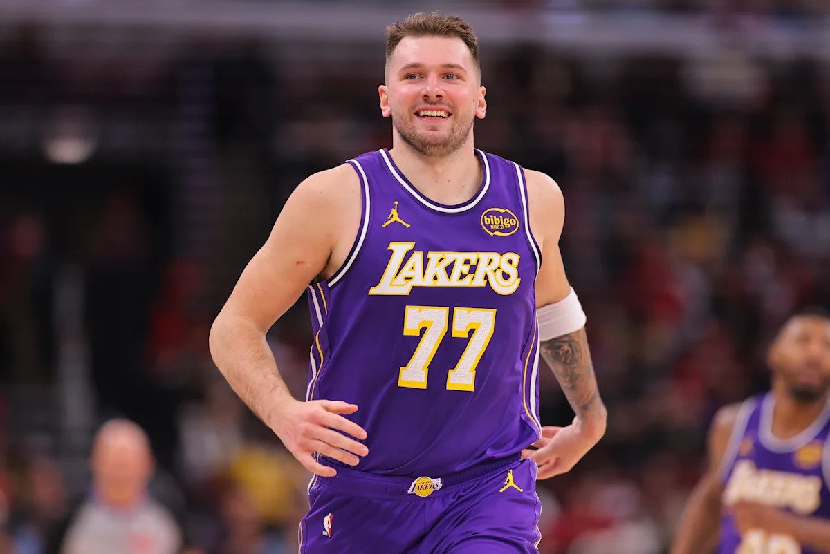 Luka Doncic de los Lakers registró un triple-doble en la primera mitad contra los Wizards con 23 puntos, 10 rebotes y 11 asistencias.