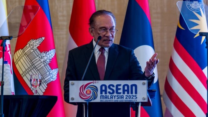 El primer ministro Anwar Ibrahim expresó su enojo por la entrega de 5.207 hectáreas de tierra a Indonesia a lo largo de la frontera entre Sabah y Kalimantan.