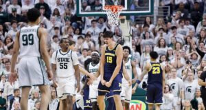 El No. 3 Michigan East Lansing 83-71 en el No. 7 detuvo la remontada de Michigan State en la segunda mitad