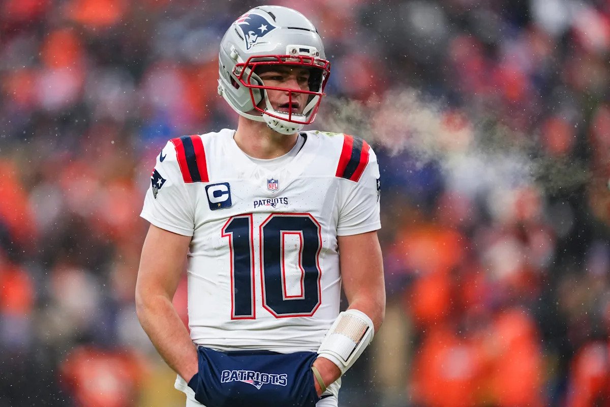 El mariscal de campo de los Patriots, Drake Maye, se perdió la práctica del viernes debido a una enfermedad debido a una lesión en el hombro derecho.