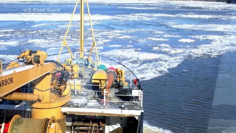 Video La Guardia Costera de EE. UU. despliega rompehielos en la ciudad de Nueva York en medio de una explosión en el Ártico