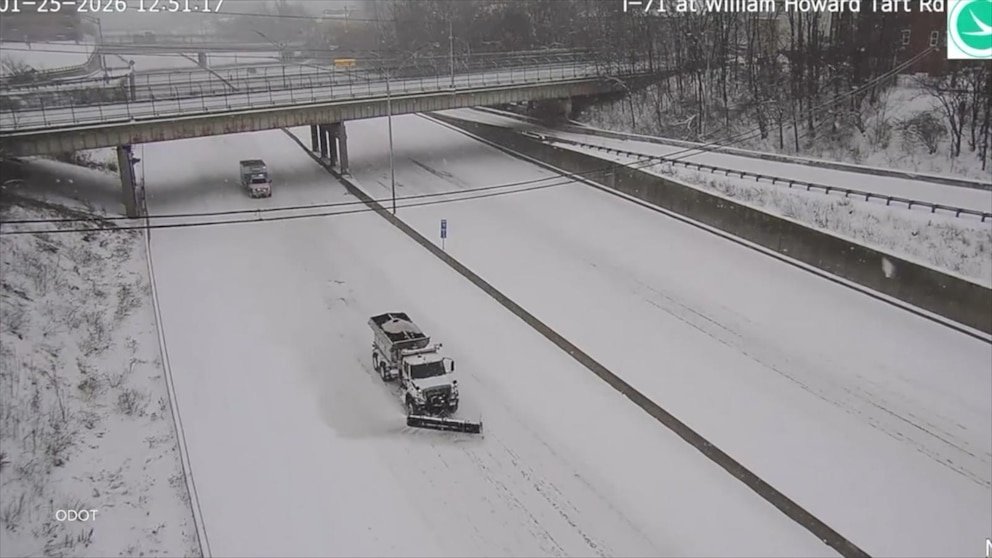 Video El conductor del quitanieves de Ohio le dice a David Muir que despeje el camino para el bebé que va al hospital