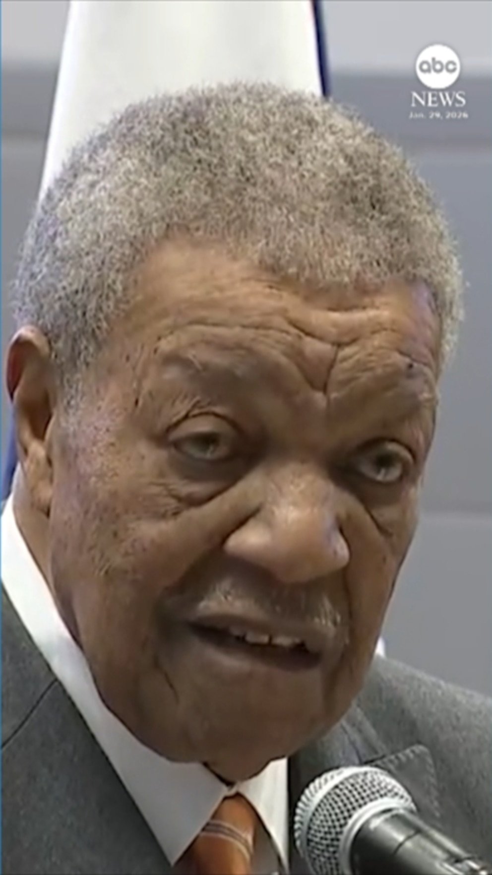 Video El presidente de la Junta de Comisionados del condado de Fulton condena la detención del FBI