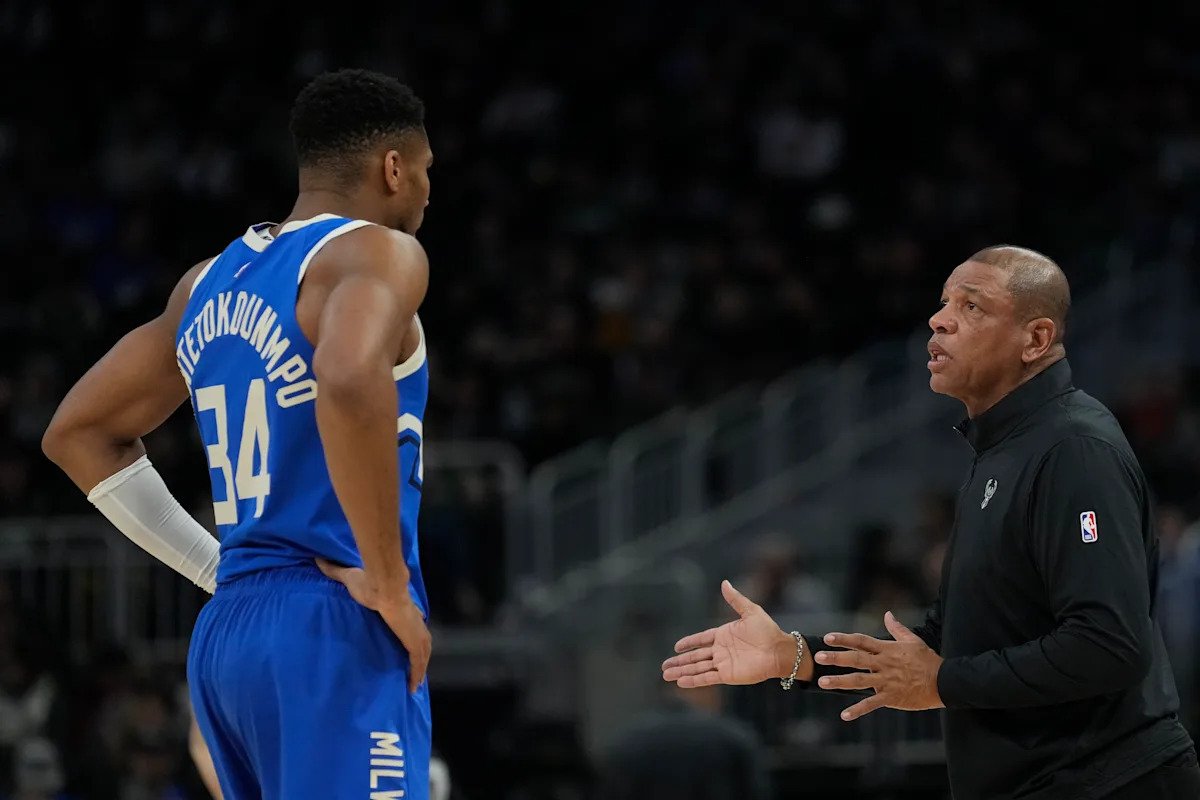 Bucks Doc Rivers dice que Giannis Antetokounmpo no tiene un calendario para regresar de una lesión en la pantorrilla