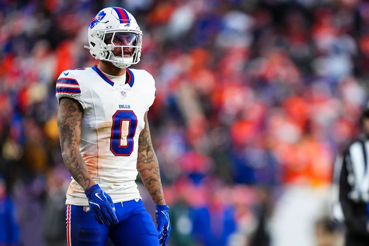 El receptor de los Bills, Keon Coleman, recibe el apoyo del nuevo entrenador Joe Brady después de ser criticado por el dueño del equipo, Terry Pegula.