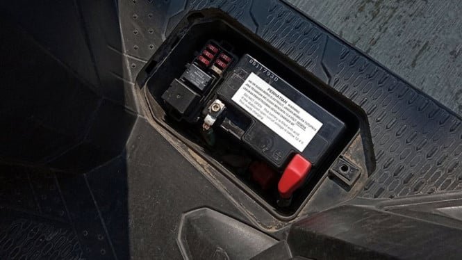 Cuidado con elegir mal la batería de moto, es la diferencia entre una batería seca y una batería húmeda